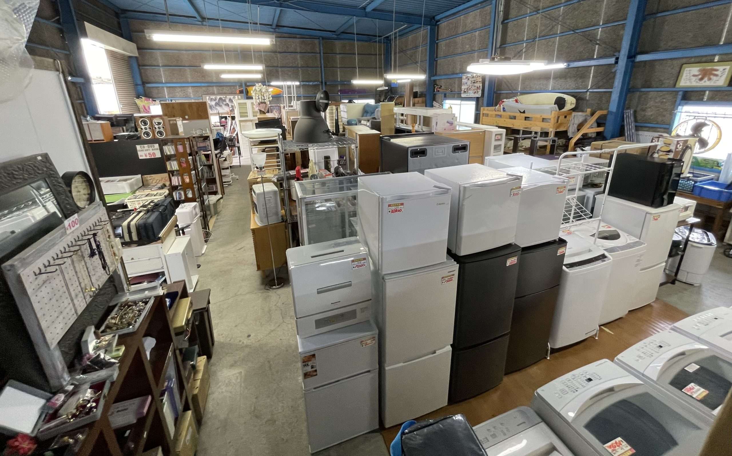 リサイクルショップのスタッフが訪問